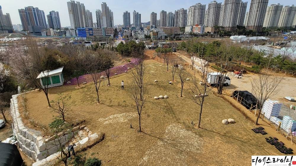 공원 라인 줄줄이조명 플랜 대표사진