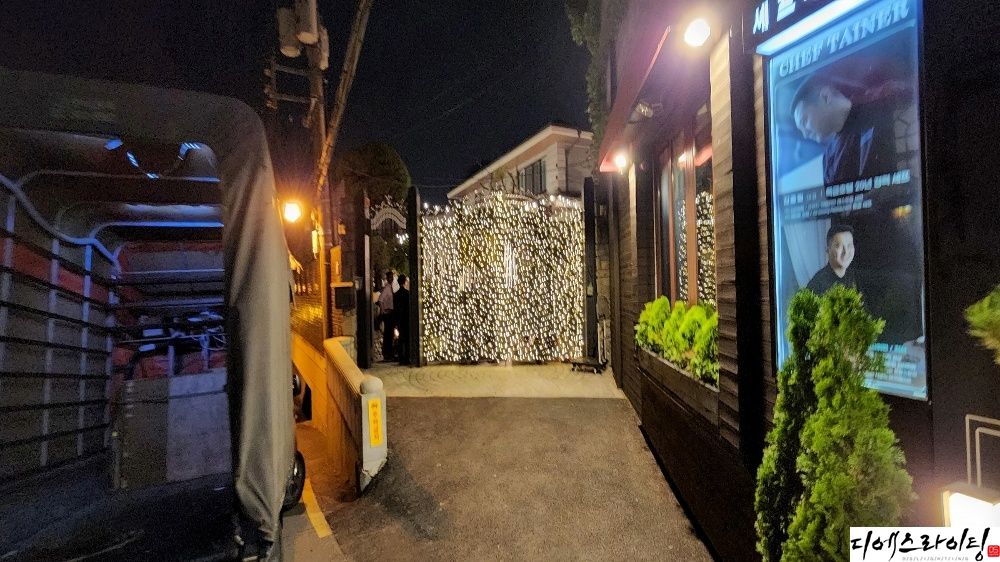 대사관 외벽은하수 설치 대표사진