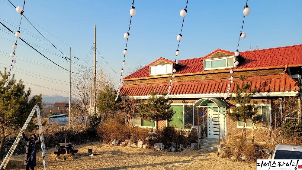 야외감성조명 줄조명 배치 작업 대표사진