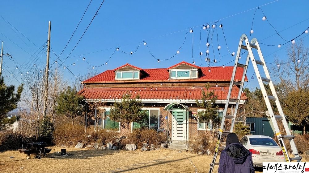 주택 야외 스트링라이트 설치 작업 대표사진